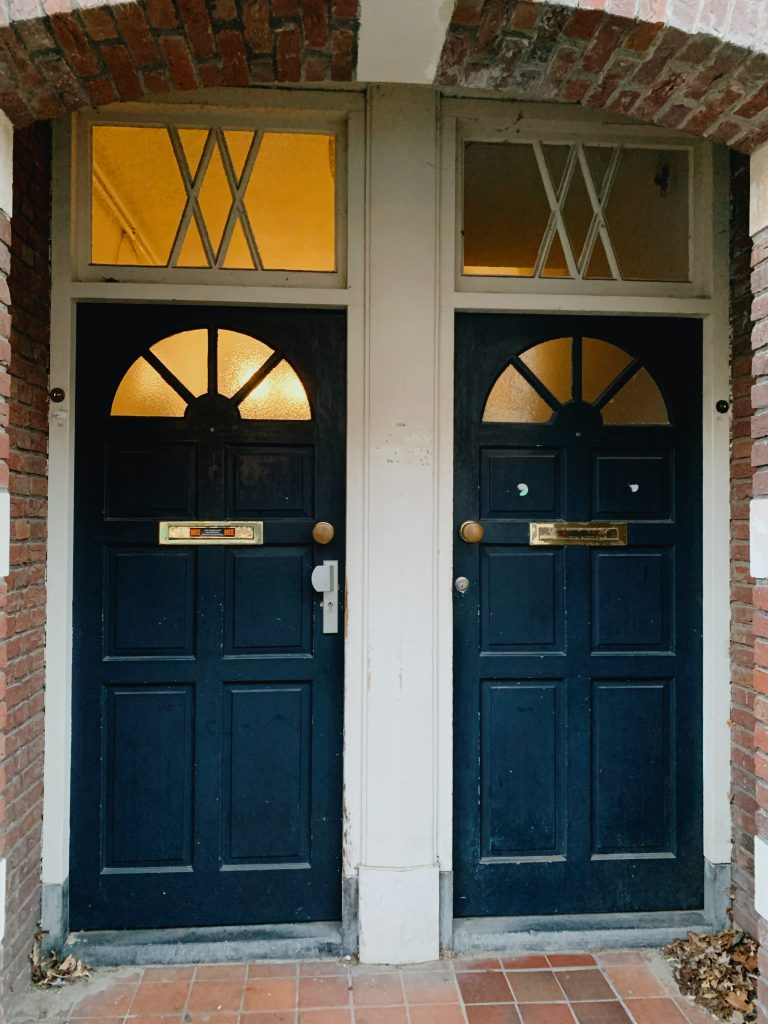 De rechterdeur die altijd klemde bij binnenkomst